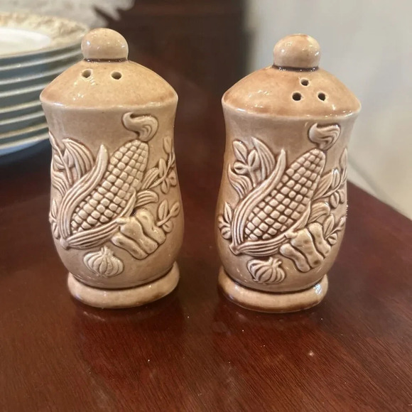 Vintage 1960's made In Japan ceramic salt pepper shakers w/stoppers 4.25"h x 2” - Picture 1 of 3